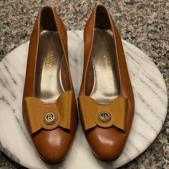 Bally of Switzerland brown flats with bow. Size 7 - Picture 1 of 5